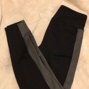 Leggings with grey stripe
